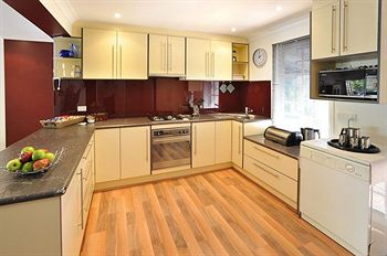 Holly Lodge - SA Accommodation 30