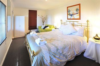 Holly Lodge - SA Accommodation 32