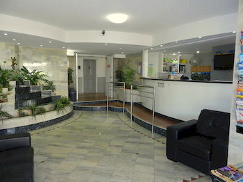 Beachside Resort - Kawana Waters - SA Accommodation 1