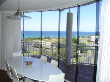 Beachside Resort - Kawana Waters - SA Accommodation 2