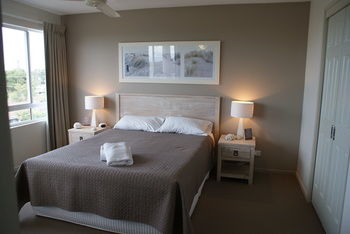 Beachside Resort - Kawana Waters - SA Accommodation 9