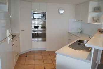 Beachside Resort - Kawana Waters - SA Accommodation 11