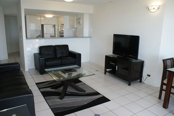 Beachside Resort - Kawana Waters - SA Accommodation 13