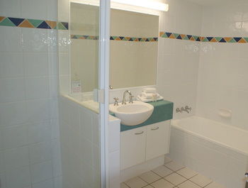 Beachside Resort - Kawana Waters - SA Accommodation 17
