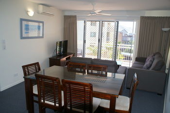 Beachside Resort - Kawana Waters - SA Accommodation 18