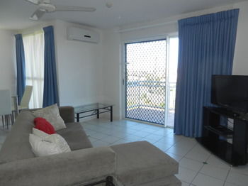Beachside Resort - Kawana Waters - SA Accommodation 31