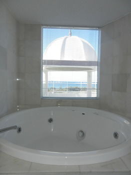 Beachside Resort - Kawana Waters - SA Accommodation 32