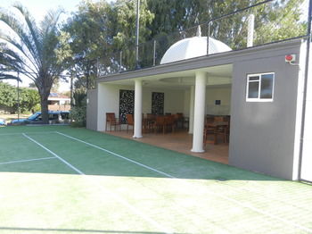 Beachside Resort - Kawana Waters - SA Accommodation 34