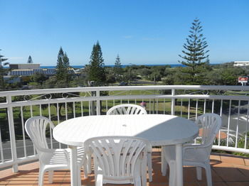 Beachside Resort - Kawana Waters - SA Accommodation 39