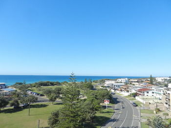 Beachside Resort - Kawana Waters - SA Accommodation 41