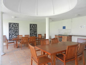 Beachside Resort - Kawana Waters - SA Accommodation 43