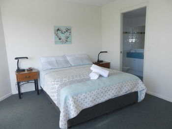 Beachside Resort - Kawana Waters - SA Accommodation 46