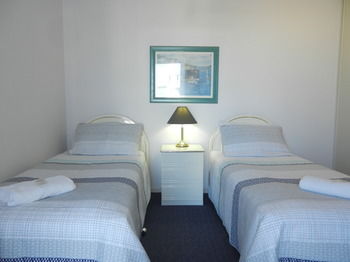 Beachside Resort - Kawana Waters - SA Accommodation 47