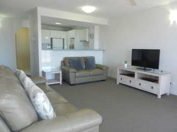 Beachside Resort - Kawana Waters - SA Accommodation 49