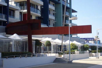 AKOM Docklands - SA Accommodation 3