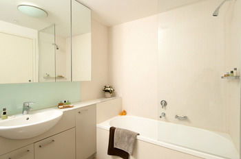 AKOM Docklands - SA Accommodation 5