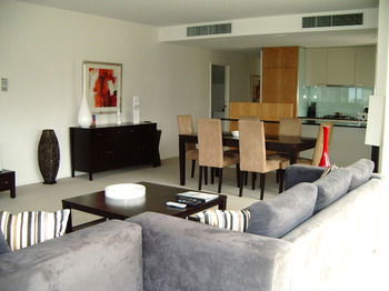 AKOM Docklands - SA Accommodation 6