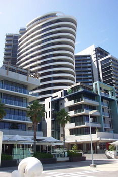 AKOM Docklands - SA Accommodation 7