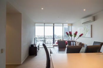 AKOM Docklands - SA Accommodation 22