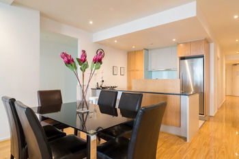 AKOM Docklands - SA Accommodation 23