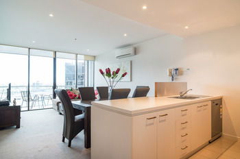 AKOM Docklands - SA Accommodation 37