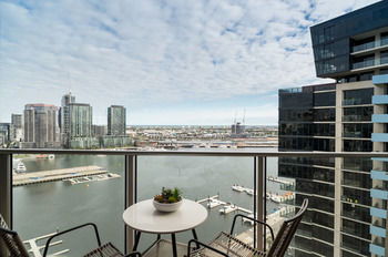 AKOM Docklands - SA Accommodation 41