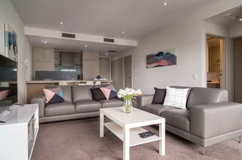 AKOM Docklands - SA Accommodation 44