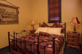 Church House B&B Gundagai - SA Accommodation 5