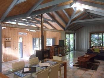 Treetops Accommodation Montville - SA Accommodation 2