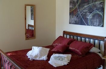 Treetops Accommodation Montville - SA Accommodation 15