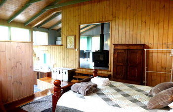 Treetops Accommodation Montville - SA Accommodation 17