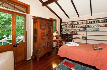 Treetops Accommodation Montville - SA Accommodation 22