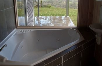 Treetops Accommodation Montville - SA Accommodation 37
