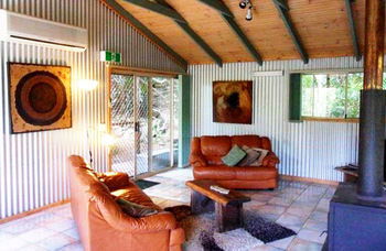Treetops Accommodation Montville - SA Accommodation 41