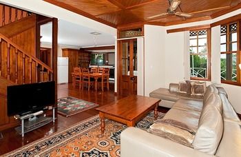 Treetops Accommodation Montville - SA Accommodation 47