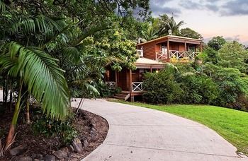 Treetops Accommodation Montville - SA Accommodation 55