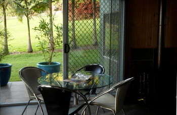 Treetops Accommodation Montville - SA Accommodation 57