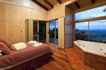 Treetops Accommodation Montville - SA Accommodation 66