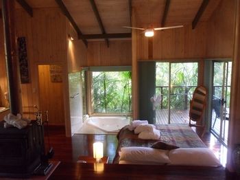 Treetops Accommodation Montville - SA Accommodation 69