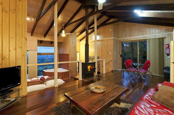 Treetops Accommodation Montville - SA Accommodation 73