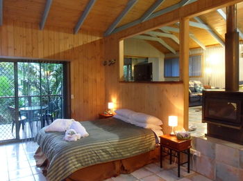 Treetops Accommodation Montville - SA Accommodation 78