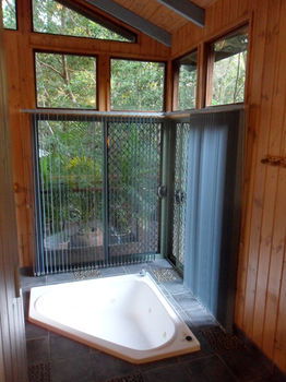 Treetops Accommodation Montville - SA Accommodation 83