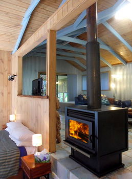 Treetops Accommodation Montville - SA Accommodation 86