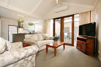 Wattle Holiday Rental - SA Accommodation 6