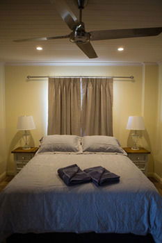 The Wattle Lodge - SA Accommodation 4
