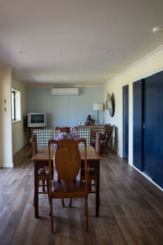The Wattle Lodge - SA Accommodation 13