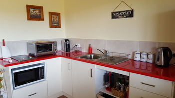 The Wattle Lodge - SA Accommodation 38