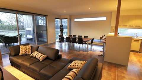 Gippsland Lakehouse - SA Accommodation 3