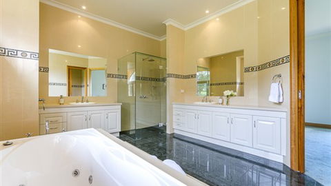 Tuscan Getaway - SA Accommodation 5