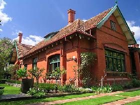 Buxton Manor - George Lowe Esquire Apartment - SA Accommodation 0